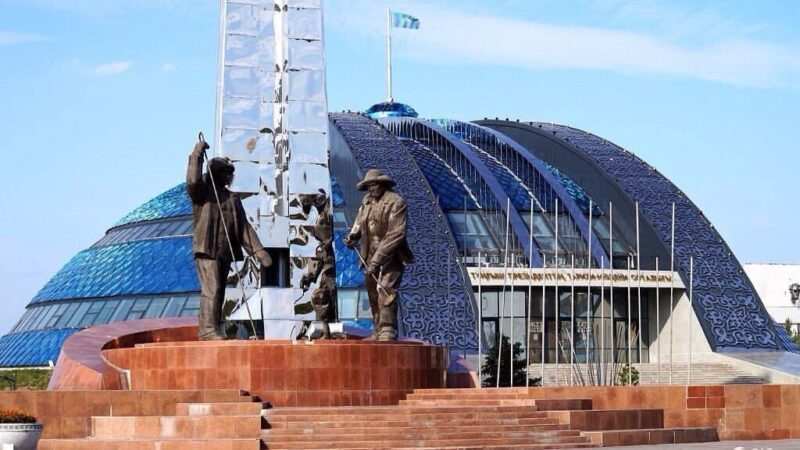 Монумент металлургам