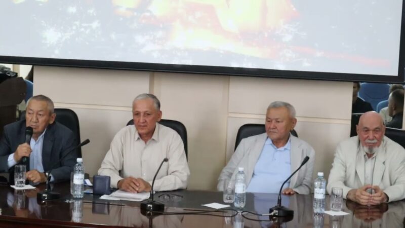 The evening was held «Мәртебелі мамандық иегерлері»  in honor of the celebration of metallurgists in our center