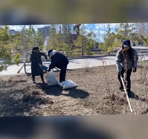 Сотрудники Центра вышли на субботник и приняли участие в месячнике по благоустройству, озеленению и очистке территории города Темиртау, привели в порядок близлежащие территории.