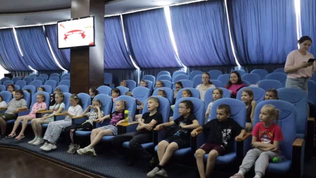 Тұңғыш Президенттің тарихи-мәдени орталығы Теміртау қаласының мектеп жанындағы жаздық лагерлердің балаларымен «Алақай, жаз!» атты танымдық ойындарын бастады