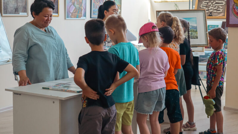 Сегодня в стенах Историко-культурного центра Первого Президента Республики Казахстан состоялось совместное мероприятие с @kitaphanafilial.5 для воспитанников пришкольных лагерей города Темиртау