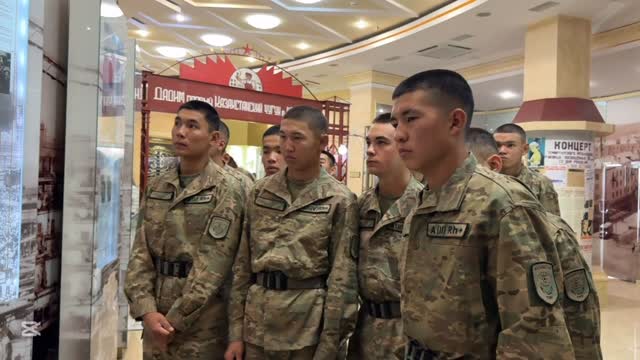 Военнослужащие совершили экскурсию в историко-культурный центр имени Первого Президента в Темиртау
