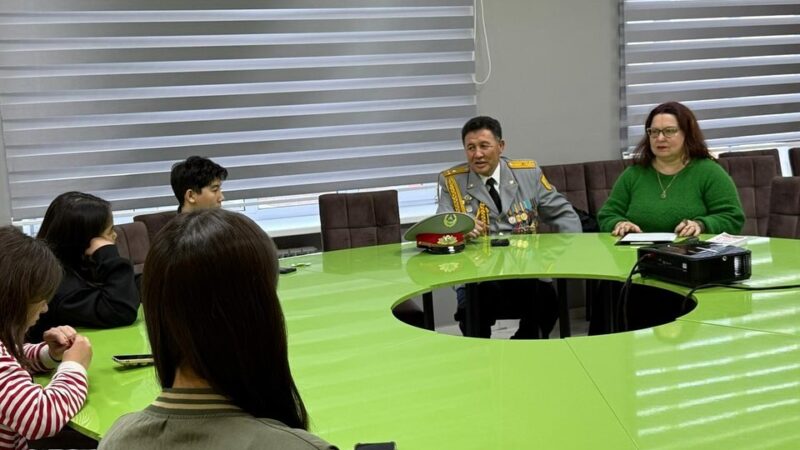 Орталық қызметкерлері А.И. Давлетбаев пен В.В. Кутлуева «Есірткіге жол жоқ!» атты тақырыбында Теміртау жастар орталығында арнайы дәріс және сұхбат өткізді